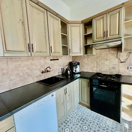 100m2 Sea Apartment, 2 Bathrooms, 500m To The Beach & Pier Apartmán